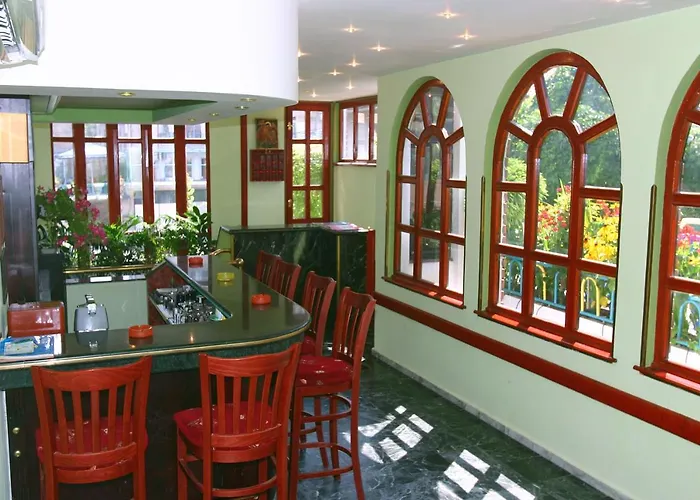 Family Flora Хотел 2*