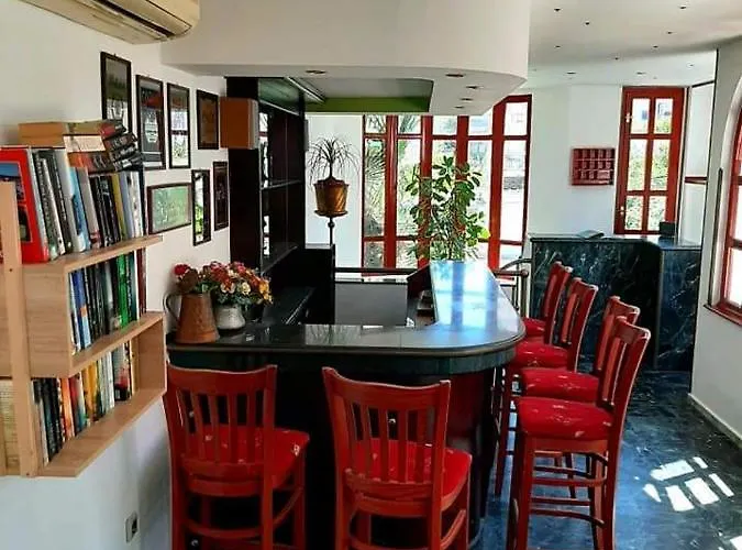 Хотел Family Flora