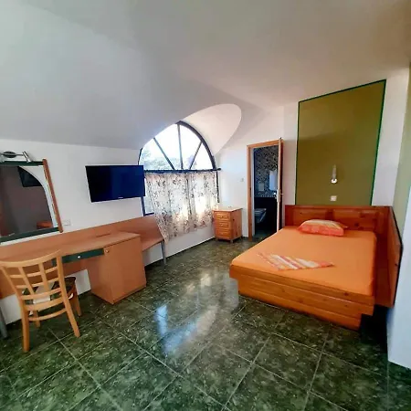 Family Flora Hotel Nesebyr