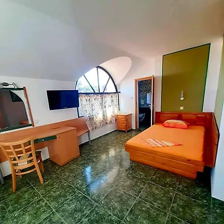 Szálloda Family Flora 2*