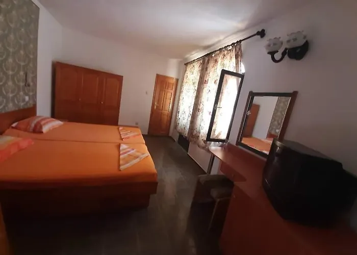 Отель Family Flora